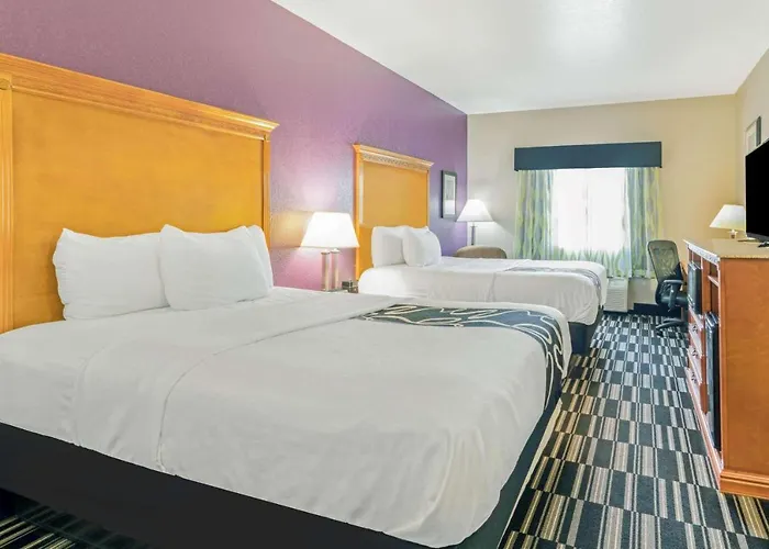 La Quinta By Wyndham Ada Hotel