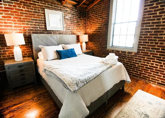 The Lofts At Downtown Salem Aparthotel