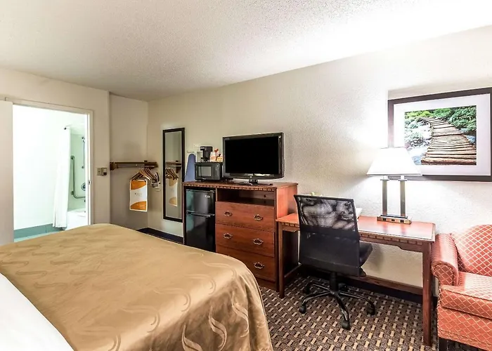 Quality Inn Milwaukee- Brookfield