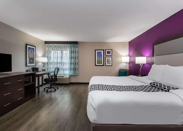 Effingham Hotels