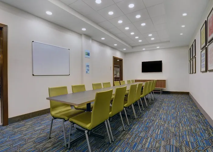 Holiday Inn Express & Suites - Lenexa - Overland Park Area By Ihg