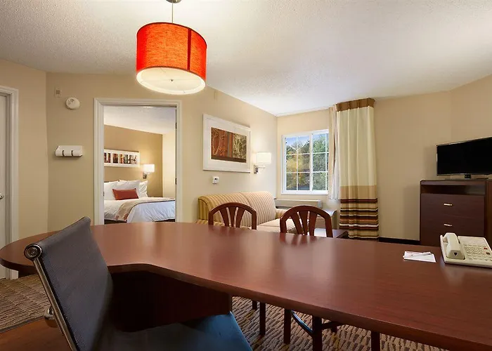 Mainstay Suites Detroit Farmington Hills