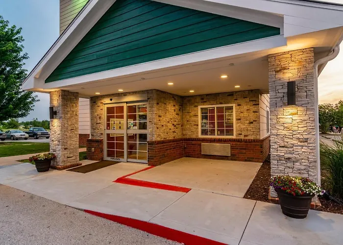 Hometowne Studios & Suites By Red Roof Bentonville