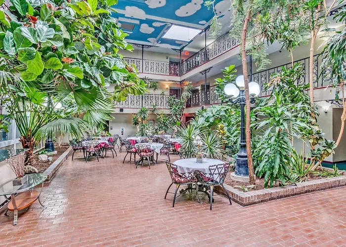 Oyo Townhouse Tulsa Woodland Hills Hotel