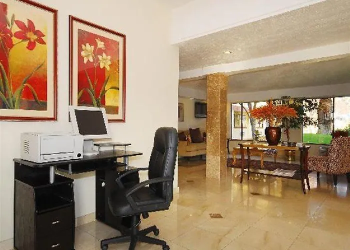 Quality Inn & Suites Bakersfield