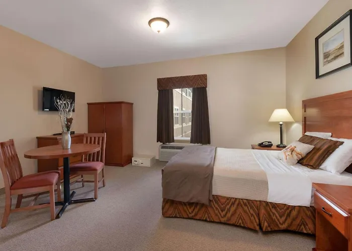 Clarion Hotel & Suites Williston