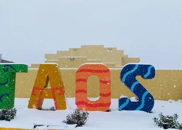 Super 8 By Wyndham Taos Hotel