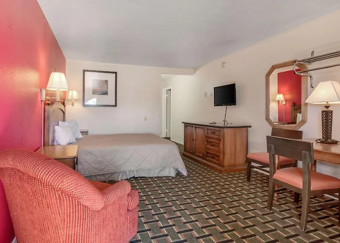 Rodeway Inn & Suites Raton