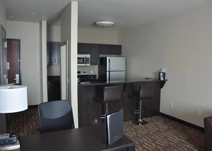 Roosevelt Inn & Suites Watford City