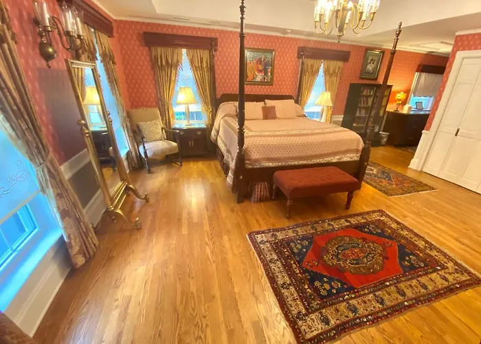 The Melange Inn Hendersonville