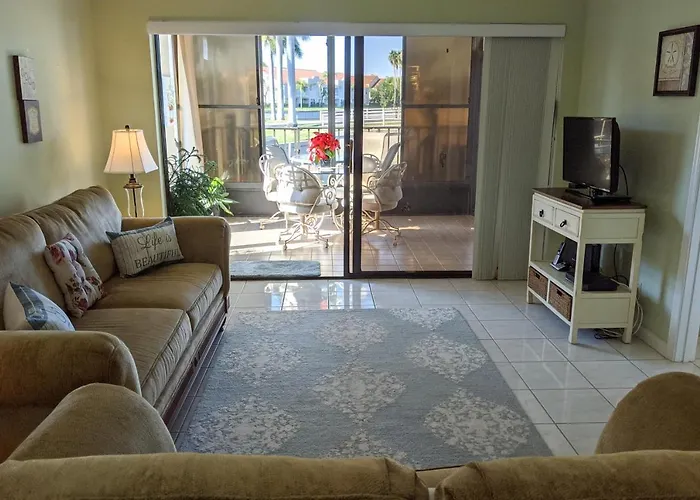 Bahia Del Mar 113 Apartment St. Petersburg