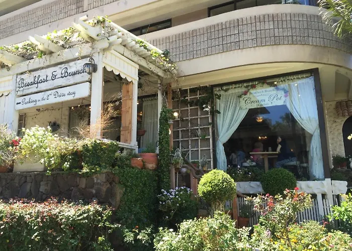 Modern Waikiki Sleek Studio Honolulu