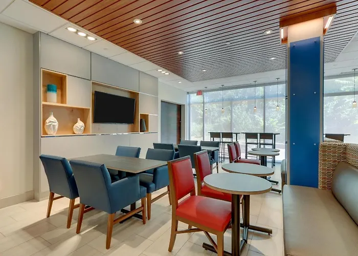 Holiday Inn Express & Suites - Roanoke - Civic Center