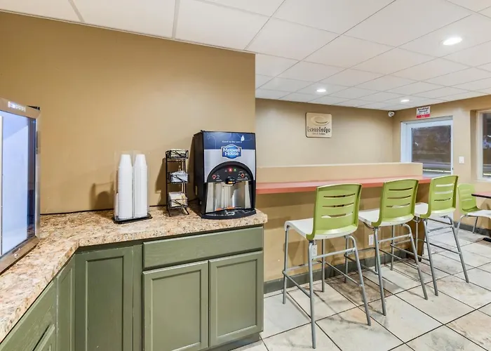 Econo Lodge Inn & Suites Binghamton