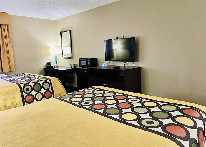 Super 8 By Wyndham Casa Grande Hotel