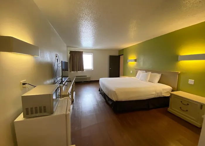 Skylight Inn Willoughby - Cleveland Mentor