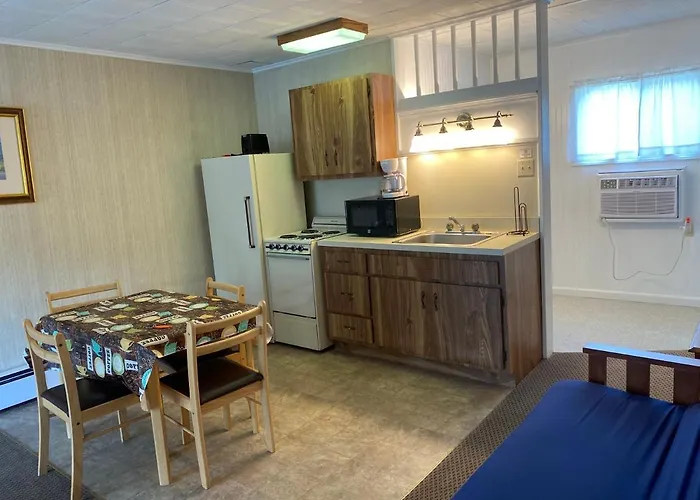 Lincoln Log Colony Hotel Lake George