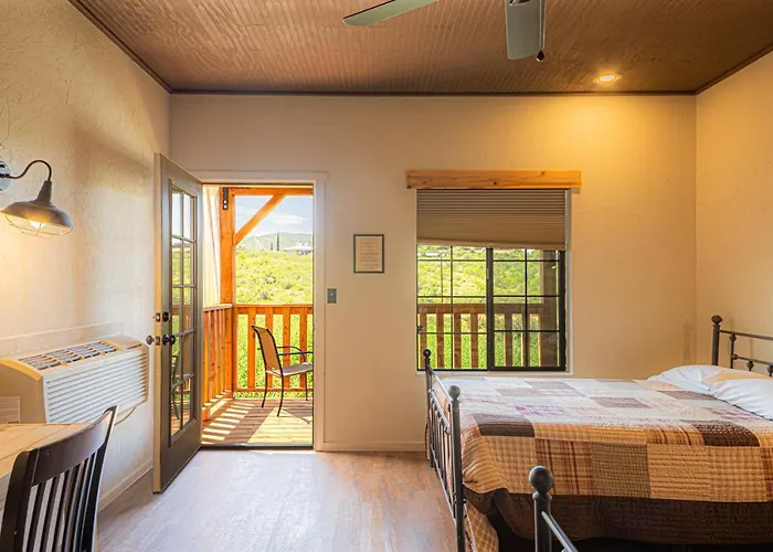 -Pet Friendly- Miners Cabin #5 -Two Double Beds - Private Balcony Tombstone