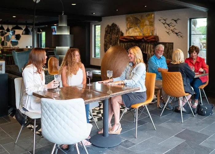 The Earl In Charlevoix Hotel