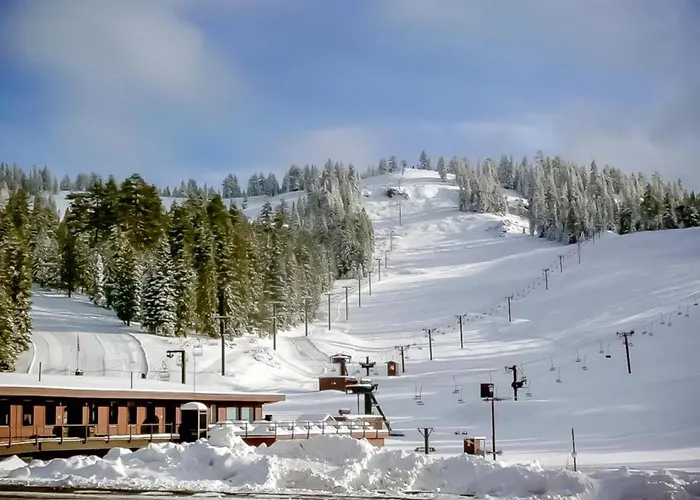 Snow Pine Getaway Hotel Sunriver