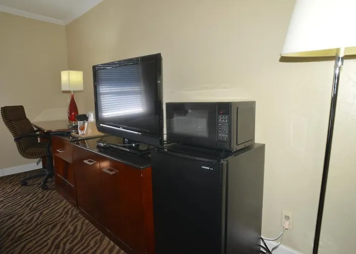 Hometown Inn & Suites Tulsa