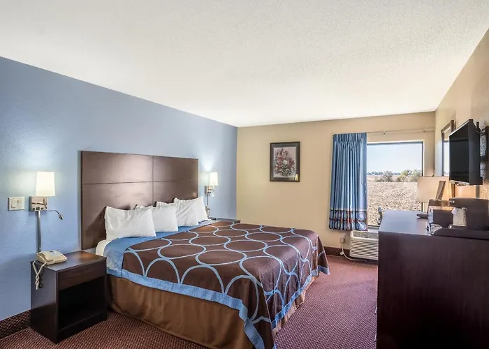 Super 8 By Wyndham Galesburg Hotel