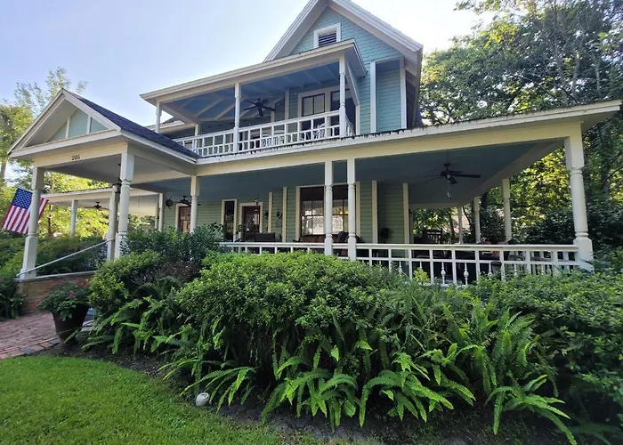 Camellia Rose Inn- King Room Southern Charm Gainesville