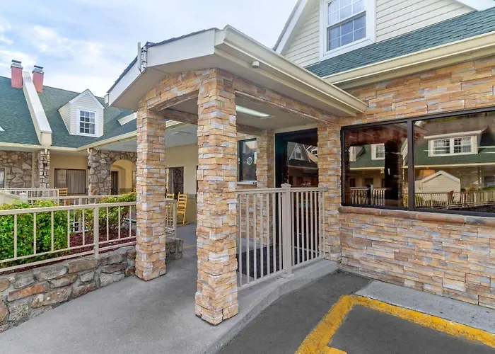 Econo Lodge Inn & Suites Gatlinburg At The Convention Center