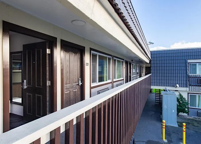 Super 8 By Wyndham Eureka Hotel