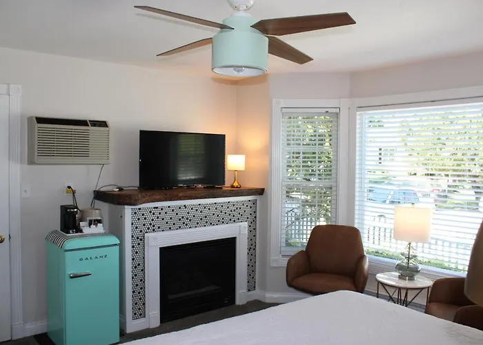 Cedar Court Inn Fish Creek