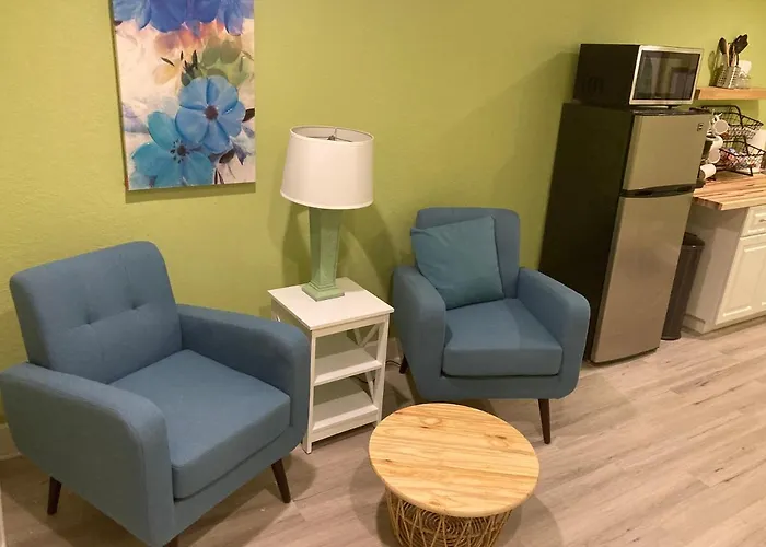 3Gulls Inn Ozona-Boutique Hotel-Steps From Restaurants & Brewery-Swimspa Pool-Pet Friendly Palm Harbor