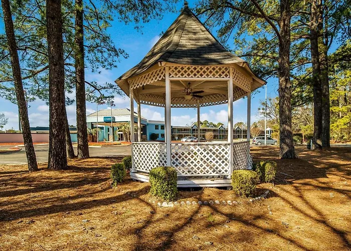 Clarion Inn & Suites Florence - Darlington