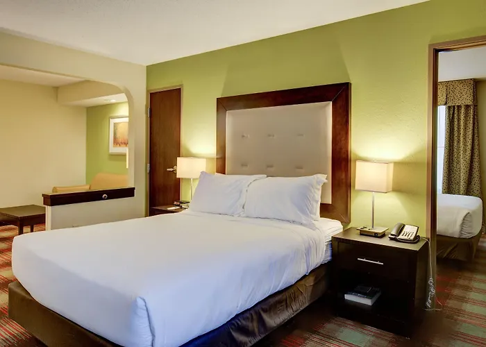 Comfort Inn & Suites Saint Louis Lafayette Square