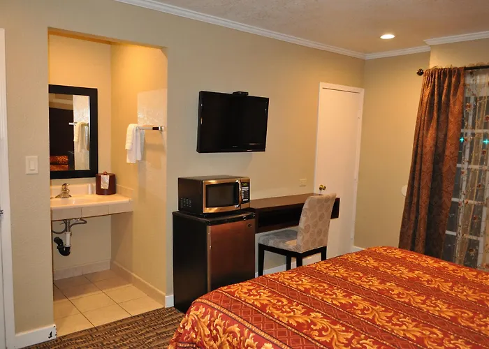 Santa Cruz Inn Riverside