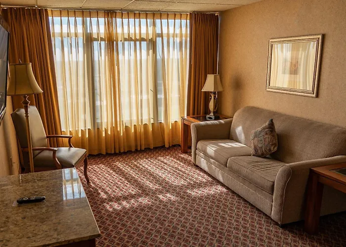 Ramada By Wyndham Topeka Downtown Hotel & Convention Center