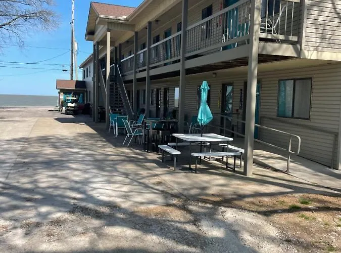 Lake Point Motel Marblehead