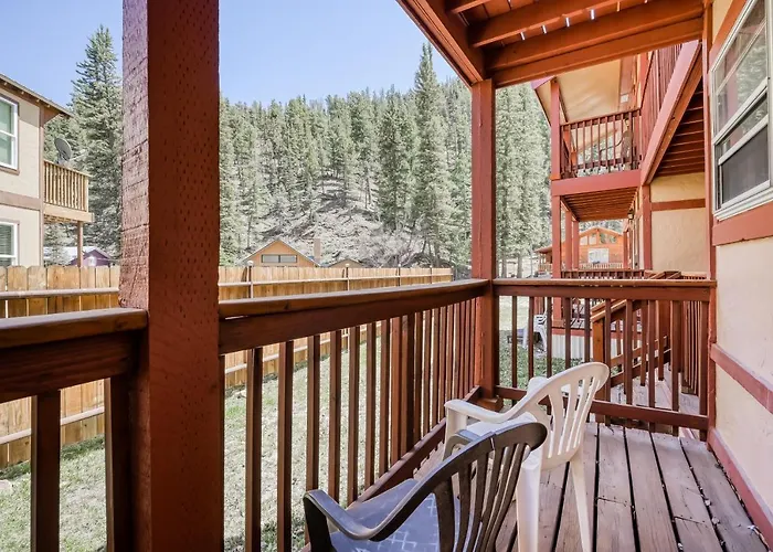 Creekside Serenade Red River