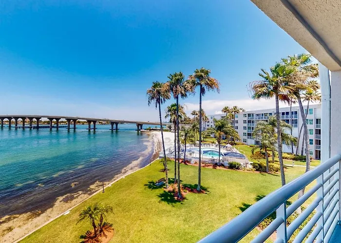 Isla Del Sol Bahia Vista 418 Villa St. Petersburg