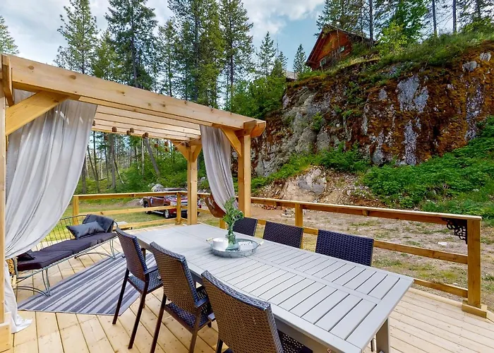Christina Lake Hotels