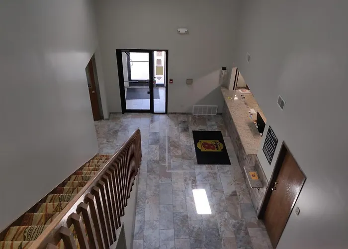 Super 8 By Wyndham Dekalb Il Hotel