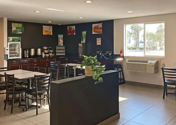 Quality Inn & Suites Near Downtown Bakersfield