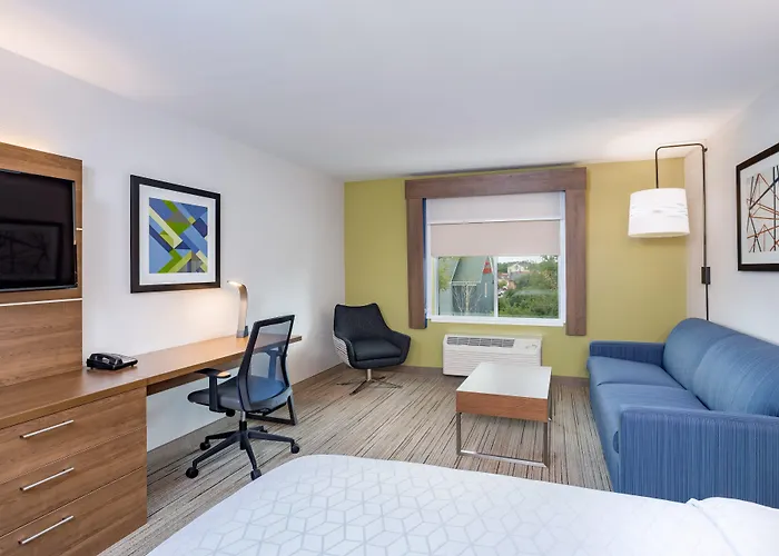 Holiday Inn Express & Suites - Elkhart North By Ihg