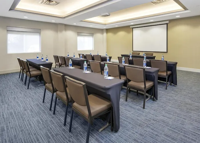 Holiday Inn Express & Suites Riverhead - Long Island By Ihg