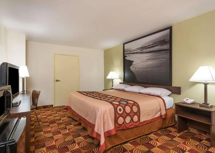 Super 8 By Wyndham Fayetteville