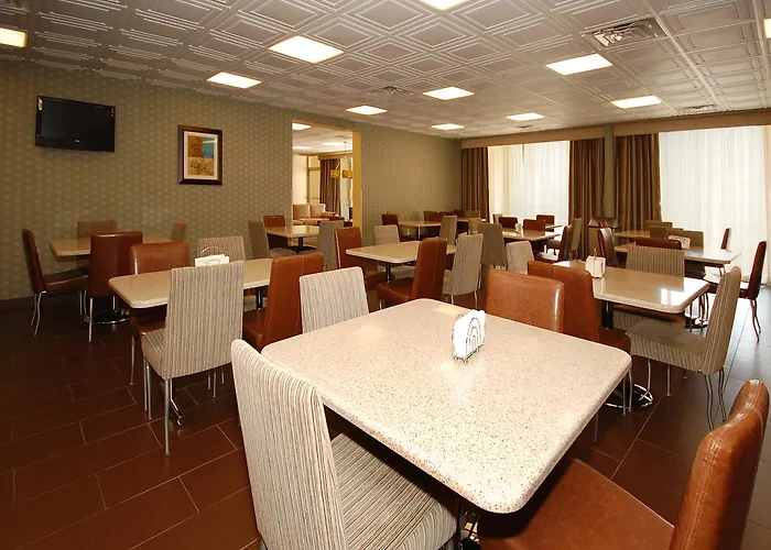 Quality Inn & Suites Charleston - Civic Center
