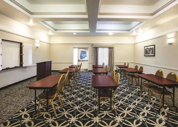 La Quinta By Wyndham Brownwood Hotel