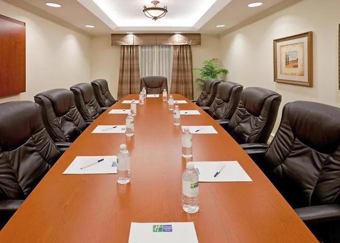 Holiday Inn Express & Suites Waxahachie By Ihg