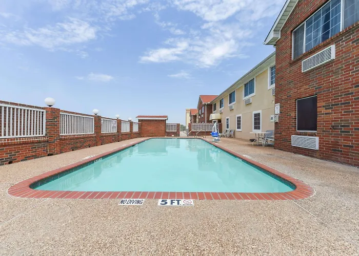 Super 8 By Wyndham Burleson Fort Worth Area