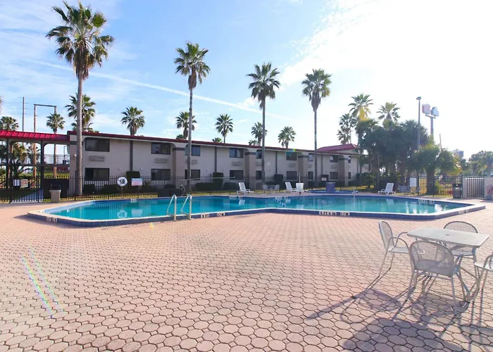 Ramada By Wyndham Davenport Orlando South Hotel