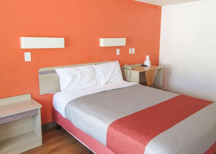 Rodeway Inn Altoona Orchard Plaza